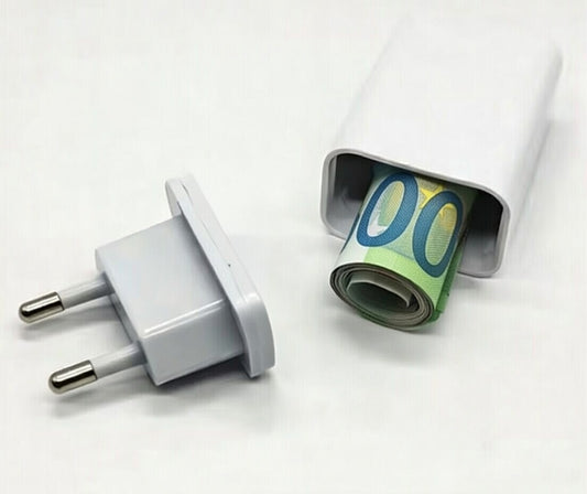 Prise avec espace de rangement intégré